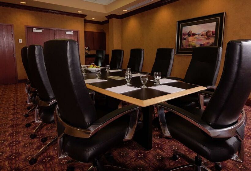 فندق Embassy Suites By Hilton Minneapolis North