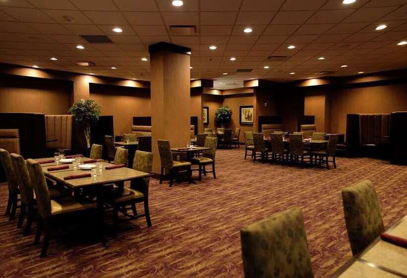 فندق Embassy Suites By Hilton Minneapolis North