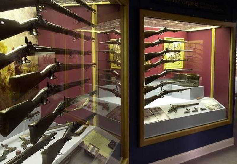 هتل Fairfield Inn & Suites Greensboro Wendover