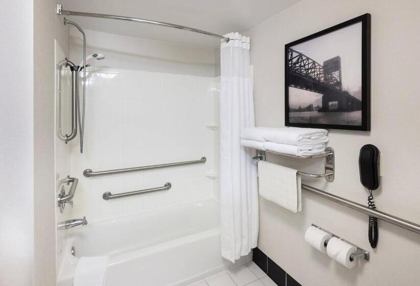 هتل Fairfield Inn & Suites Wilmington Wrightsville Beach