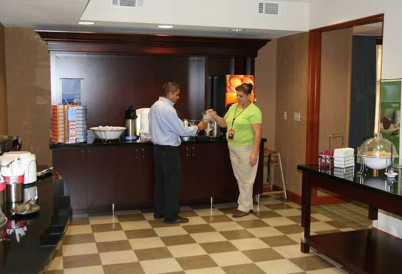 هتل Hampton Inn Las Vegas North Speedway