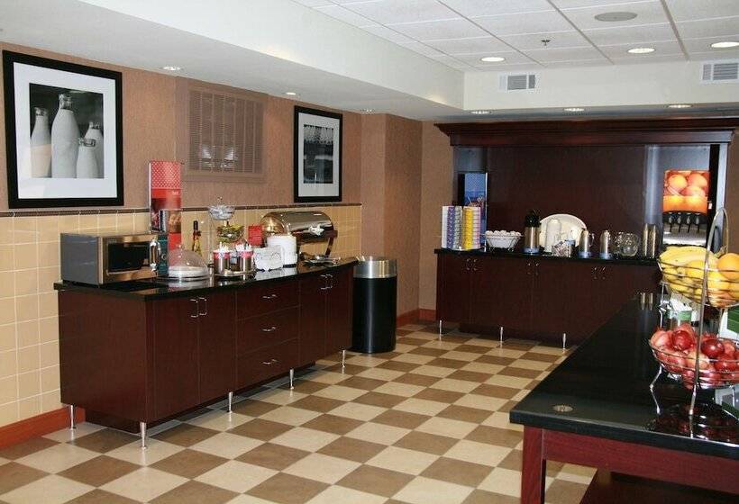 هتل Hampton Inn Las Vegas North Speedway
