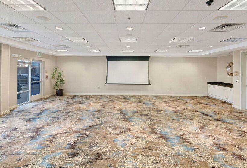 בית מלון כפרי Hilton Garden Inn Oklahoma City North Quail Springs