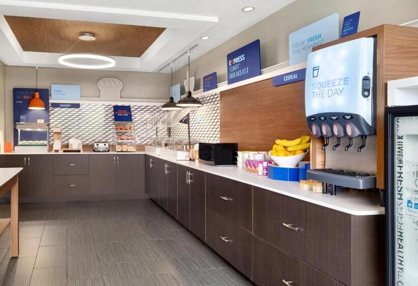 בית מלון כפרי Holiday Inn Express & Suites Greenville Downtown, An Ihg