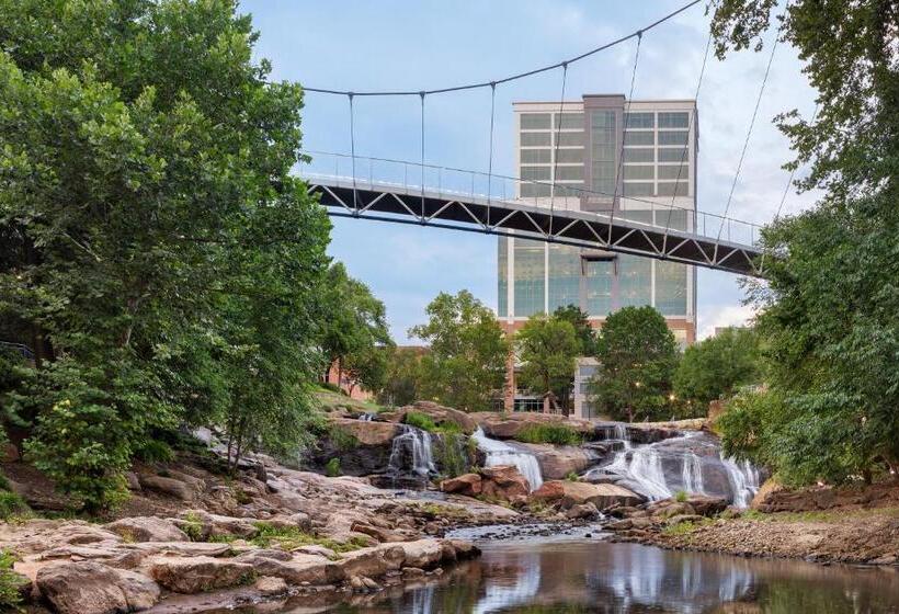 בית מלון כפרי Holiday Inn Express & Suites Greenville Downtown, An Ihg