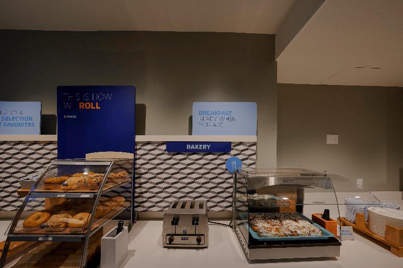 هتل Holiday Inn Express & Suites Santa Clara   Silicon Valley, An Ihg