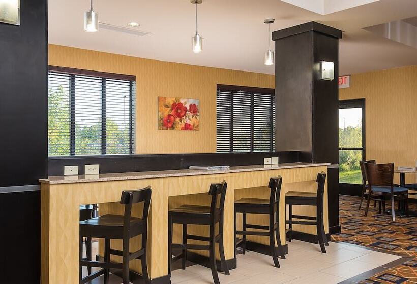 هتل Holiday Inn Express And Suites Lafayette East, An Ihg