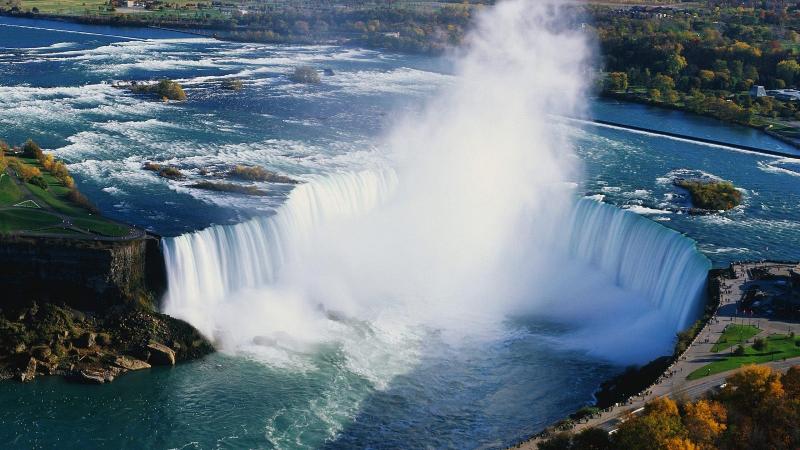 هتل Holiday Inn Express & Suites Niagara Falls, An Ihg