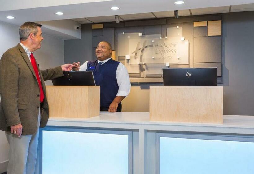 هتل Holiday Inn Express & Suites Wilmington University Center, An Ihg