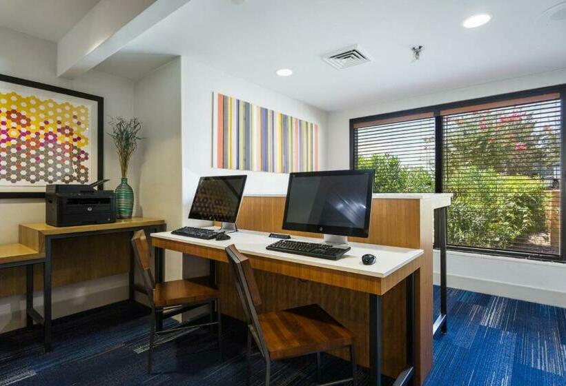 هتل Holiday Inn Express & Suites Wilmington University Center, An Ihg