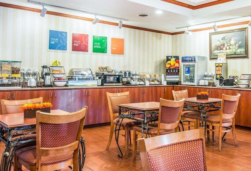 هتل Quality Inn & Suites Ann Arbor Hwy 23