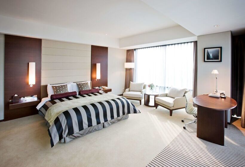 בית מלון כפרי Ramada Plaza By Wyndham Suwon