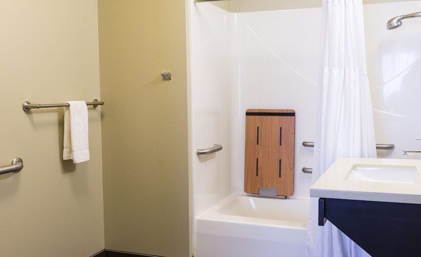 Отель Staybridge Suites Fargo By Ihg