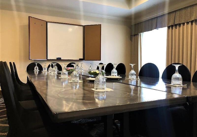 هتل Staybridge Suites Rochester University, An Ihg