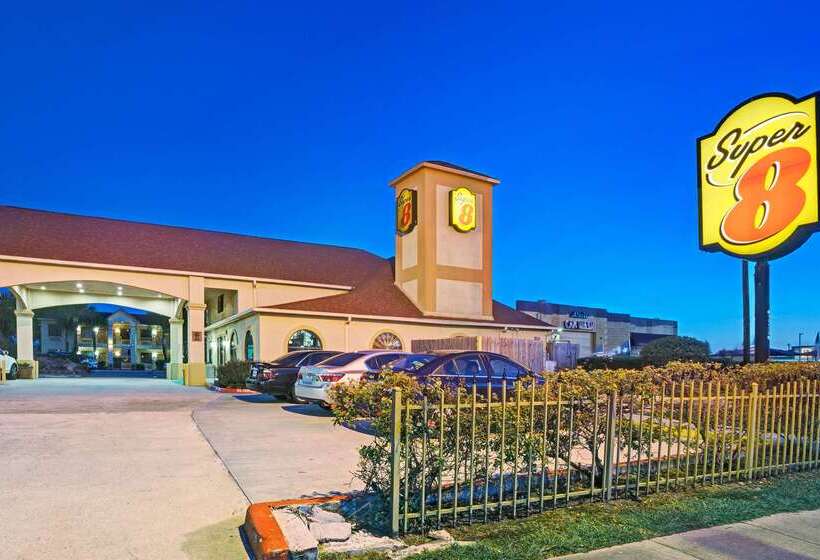 هتل Super 8 By Wyndham Houston Hobby Airport South