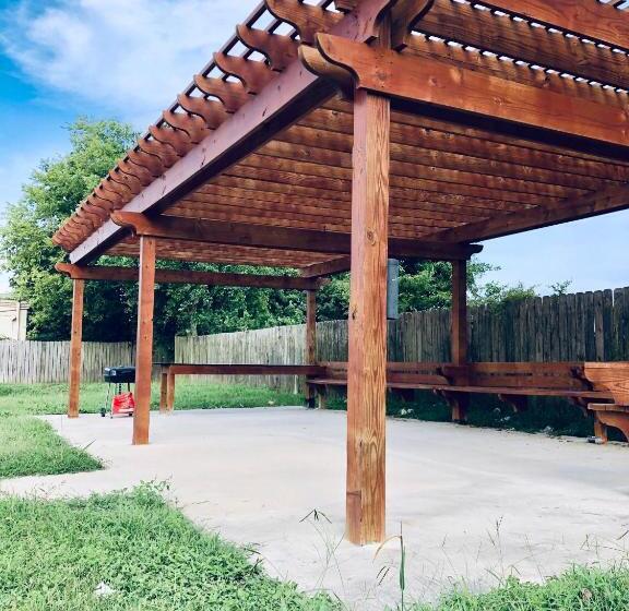 هتل Super 8 By Wyndham Houston Hobby Airport South