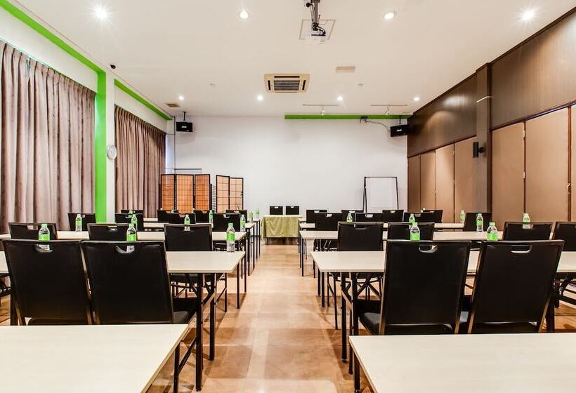 هتل The Limetree
