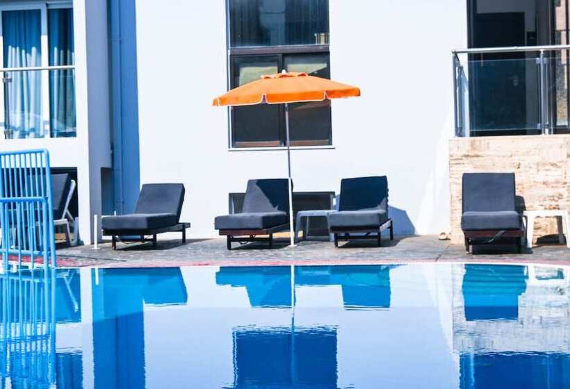 Poseidon Hotel And Apartments