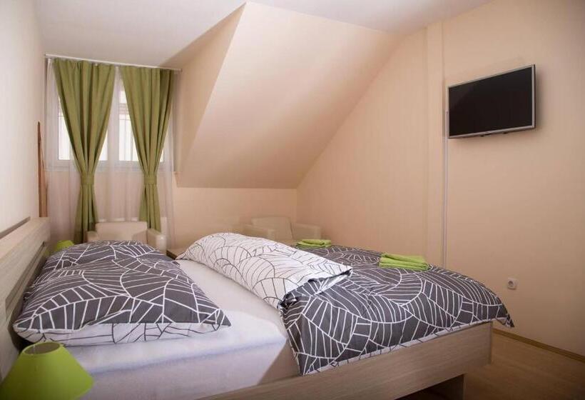 酒店 Bartók Tér Panzió