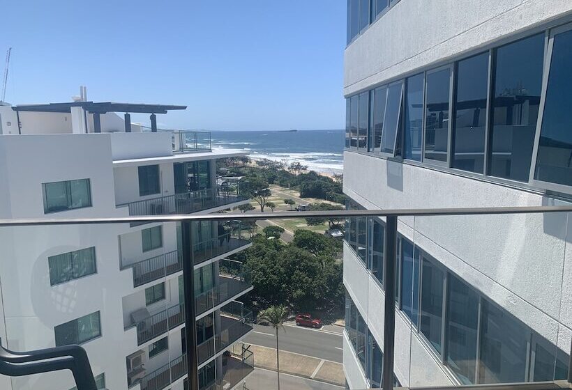 בית מלון כפרי Beachfront Towers