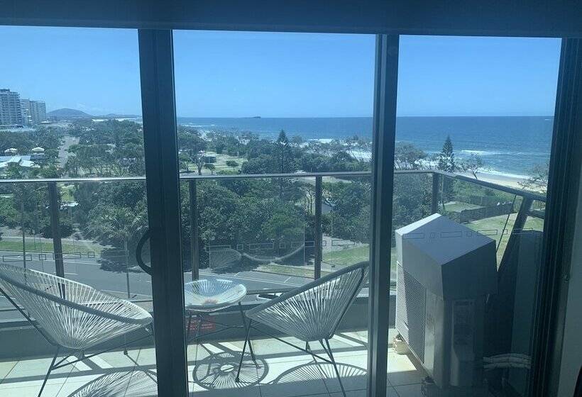 בית מלון כפרי Beachfront Towers