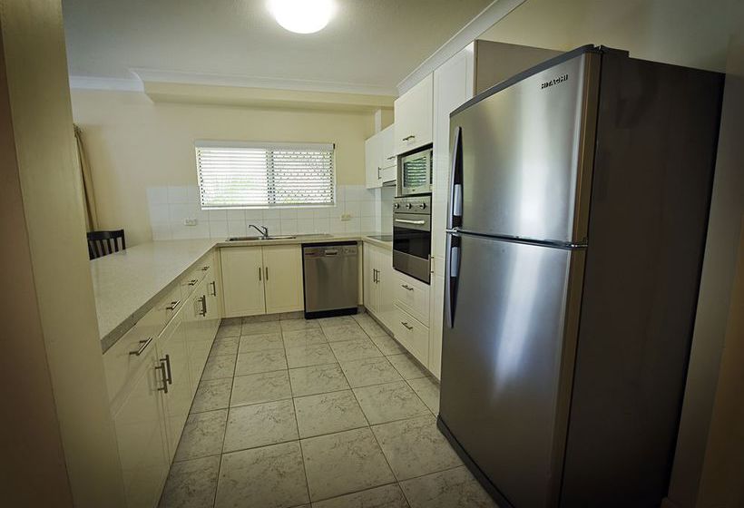 هتل Costa Royale Trinity Beach