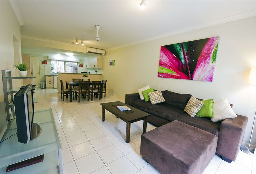 هتل Costa Royale Trinity Beach