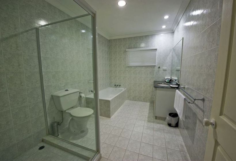 هتل Costa Royale Trinity Beach