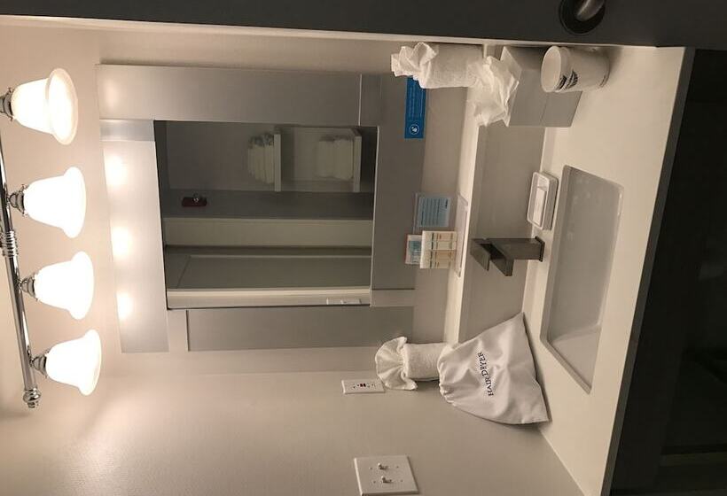فندق Hampton Inn East Windsor