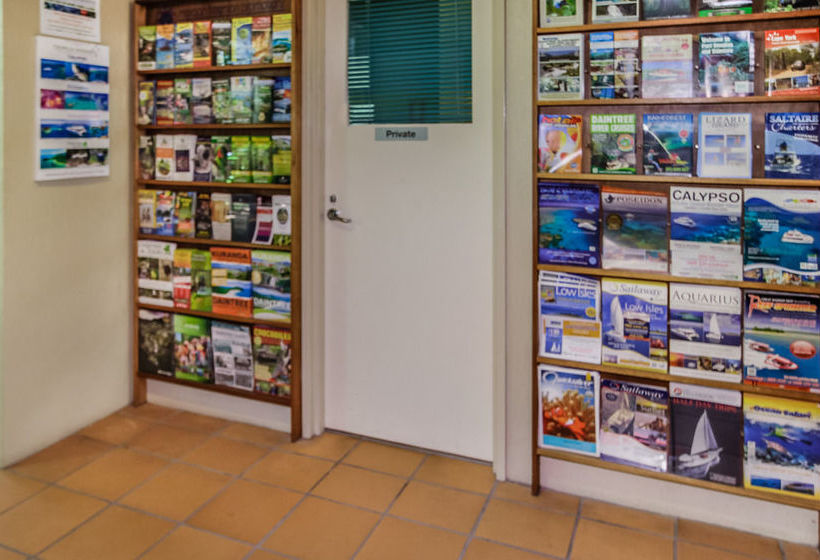 هتل Port Douglas Apartments   Adults Only Oasis