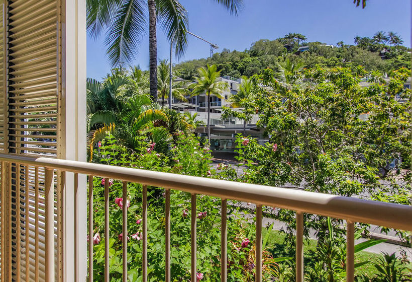 هتل Port Douglas Apartments   Adults Only Oasis