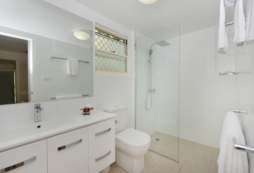 هتل Port Douglas Apartments   Adults Only Oasis