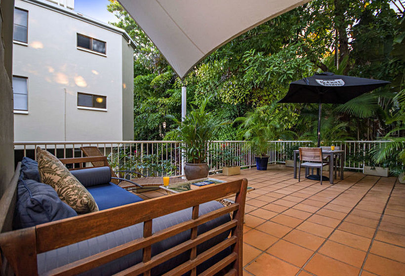 هتل Port Douglas Apartments   Adults Only Oasis