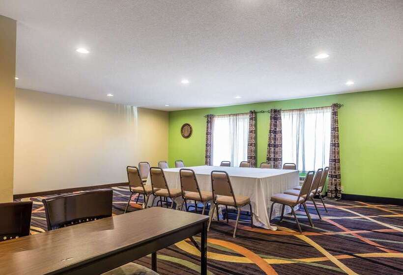 ホテル Quality Inn Warsaw I40