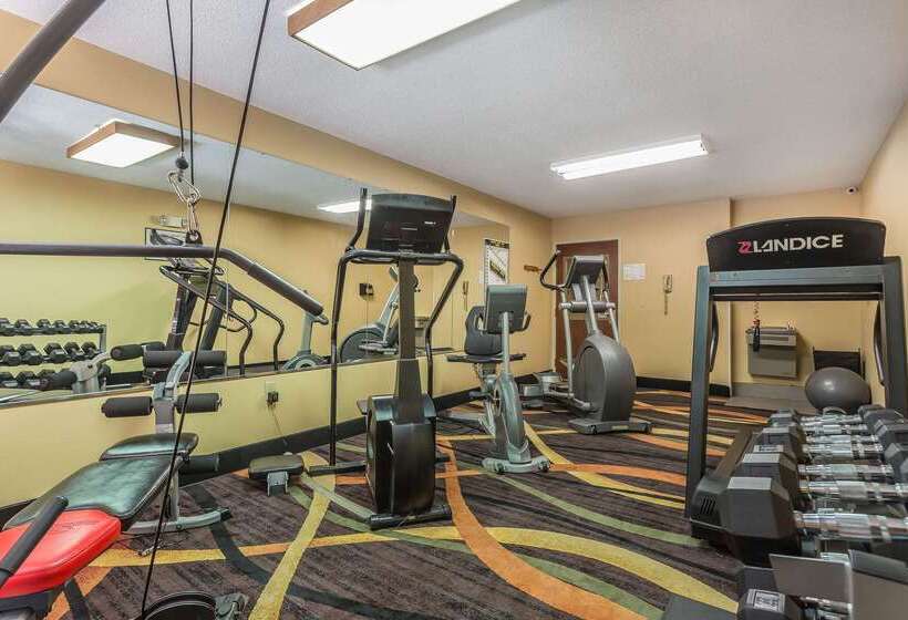 ホテル Quality Inn Warsaw I40