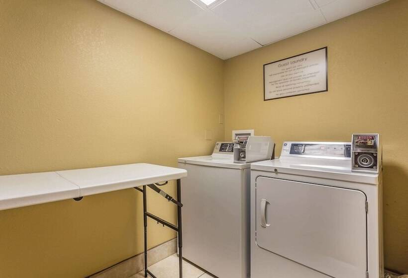 ホテル Quality Inn Warsaw I40