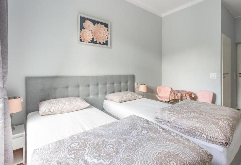 Babel Hostel, Dworzec Pkp, Rynek