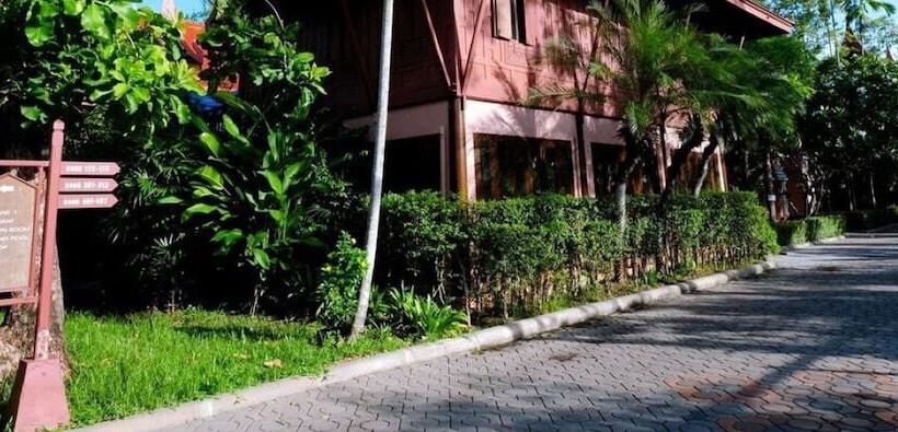 هتل Baan Amphawa Resort & Spa