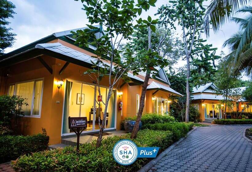 هتل Baan Amphawa Resort & Spa