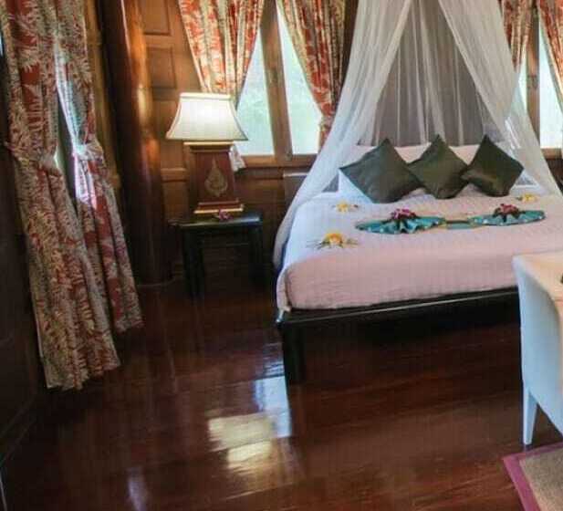 هتل Baan Amphawa Resort & Spa