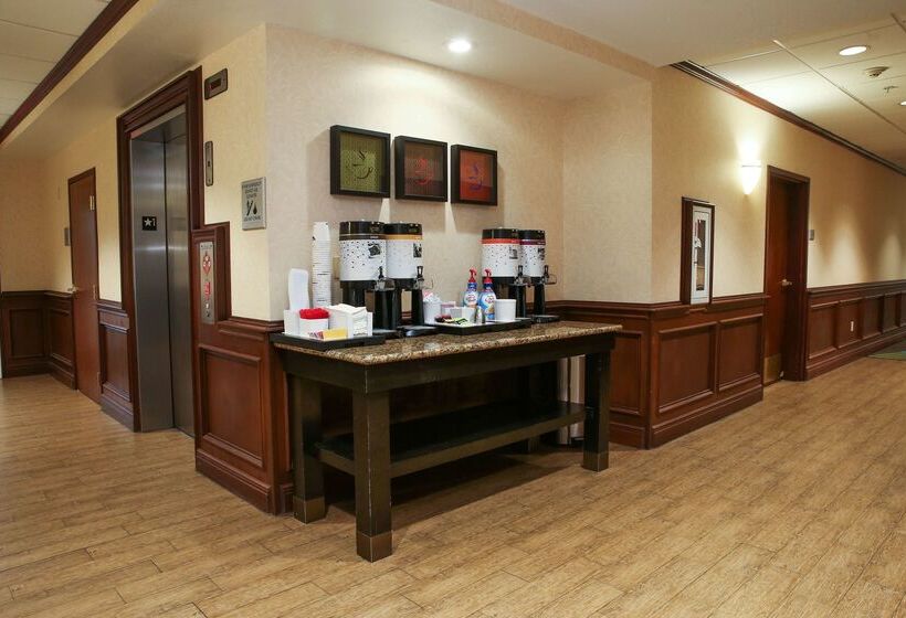 هتل Hampton Inn Kingsville