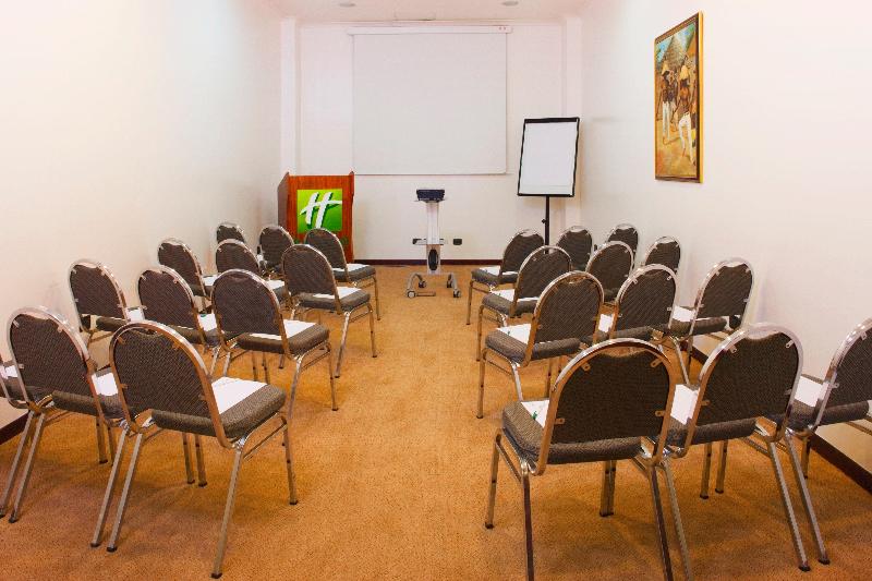 هتل Holiday Inn Accra Airport By Ihg