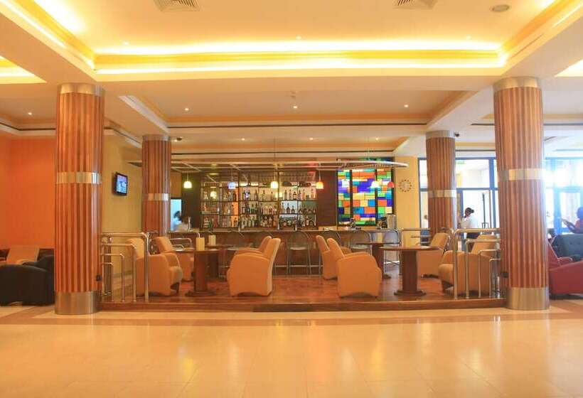 هتل Holiday Inn Accra Airport By Ihg
