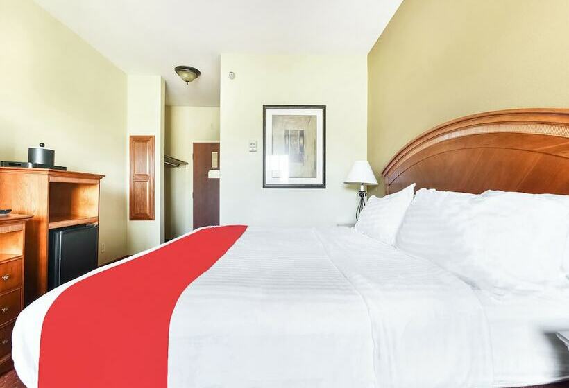 בית מלון כפרי Oyo Townhouse Oklahoma City Airport