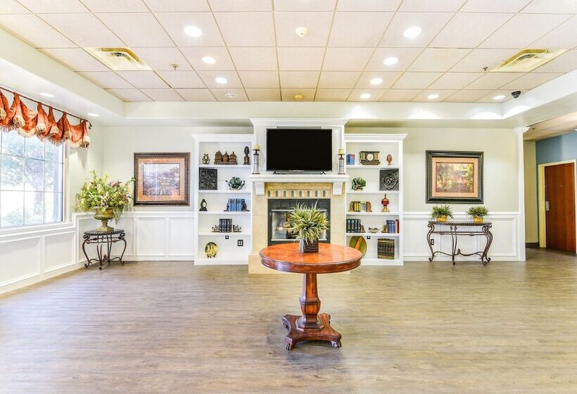 בית מלון כפרי Oyo Townhouse Oklahoma City Airport