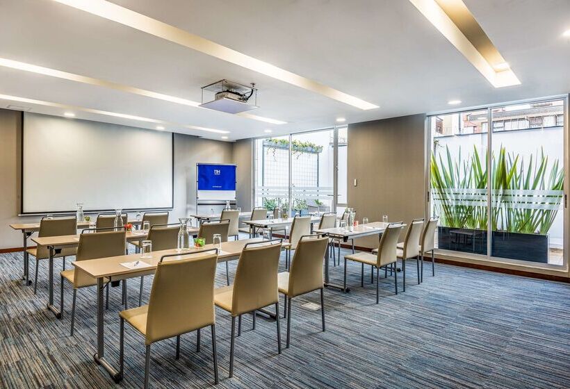 בית מלון כפרי NH Bogota Urban 93 Royal