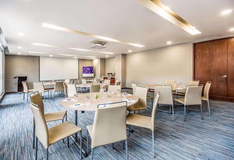 בית מלון כפרי NH Bogota Urban 93 Royal