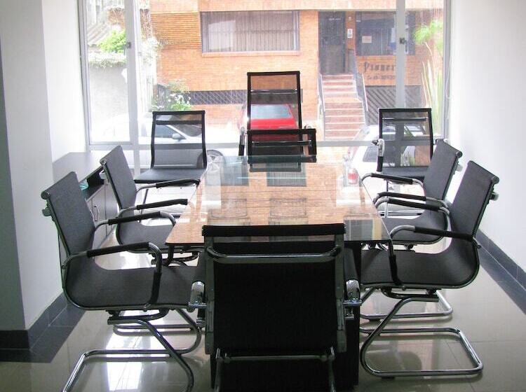 בית מלון כפרי Regency Suites La Feria