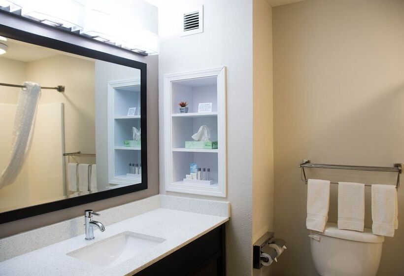 酒店 Crossroads Inn And Suites