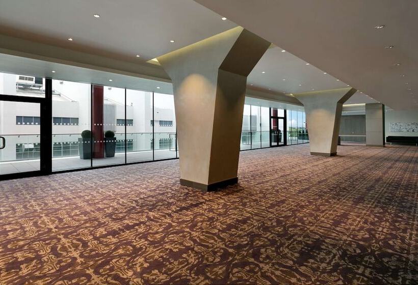 هتل Hilton London Wembley